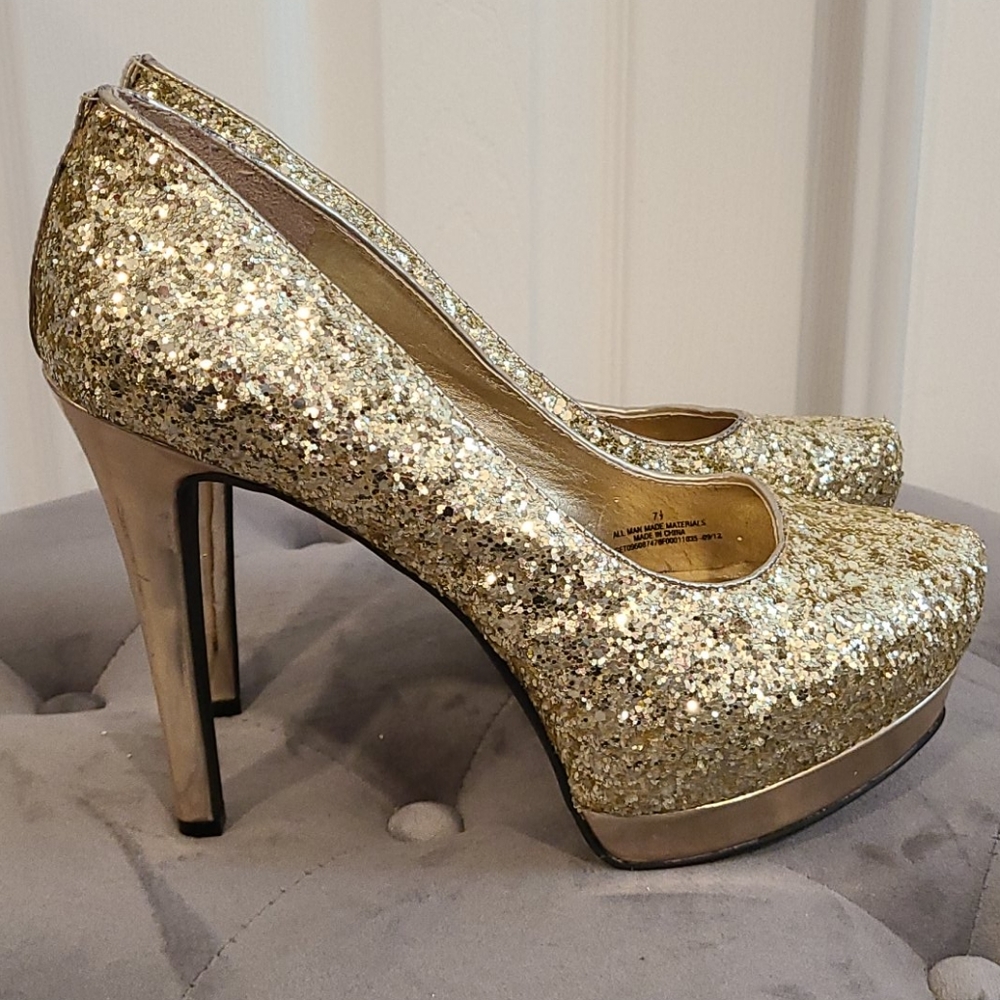 Gold glitter pumps,  THE PERFECT PARTY SHOE!!!